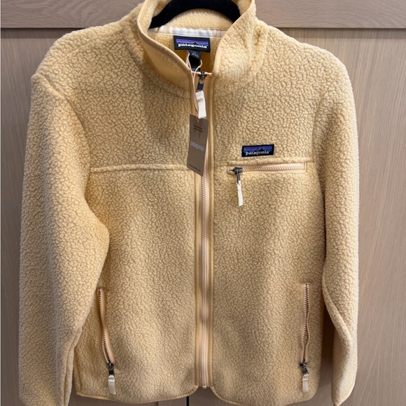 Patagonia Jackets & Blazers - NWT Patagonia Sherpa Fleece Jacket in Soft Cream